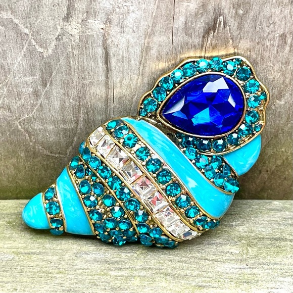 Conch Brooch Rhinestone Conch Pin Gold Tone Conch Brooch - Picture 3 of 4